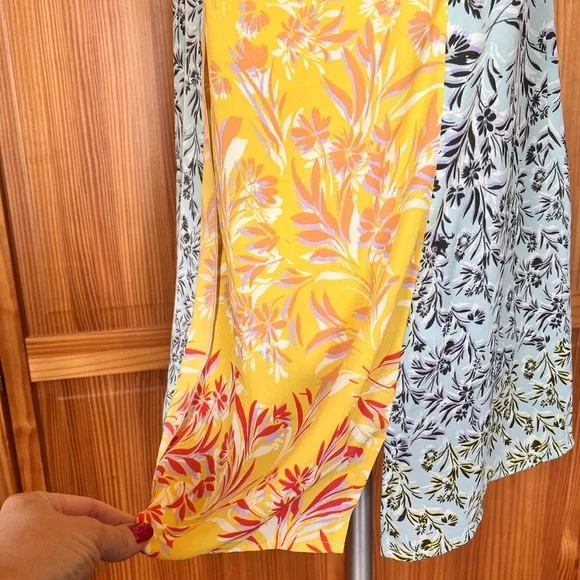 CAbi Medium Golden Glow Split Floral Sleeveless Shirt Tank Vibrant Long Length - Picture 8 of 11